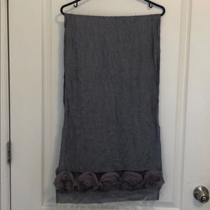 Summer scarf with flower detail